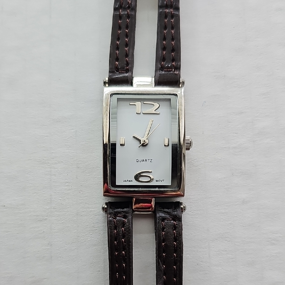 Elegant Black Leather Strap Watch - Picture 2 of 6